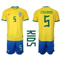 Dječji Nogometni Dres Brazil Casemiro #5 Domaci SP 2022 Kratak Rukav (+ Kratke hlače)